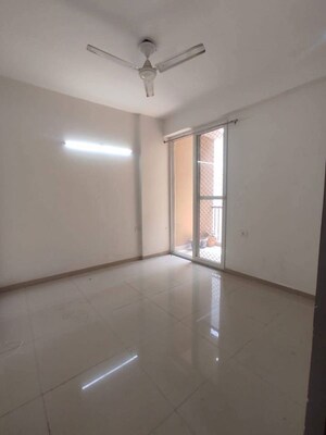 Room in 2 BHK Apartment at Gaur City 2 - 14th Avenue, Sector 16c Greater Noida – for Rent
