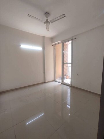 Room in 2 BHK Apartment at Gaur City 2 - 14th Avenue, Sector 16c Greater Noida – for Rent