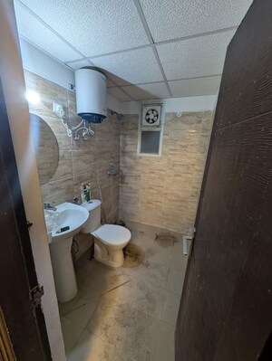 Bathroom in 4 BHK Apartment at Ajnara Homes, Sector 16b Greater Noida – for Rent