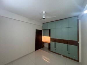 Room in 2 BHK Apartment at DSR Highland Greenz, Doddakannelli – for Rent