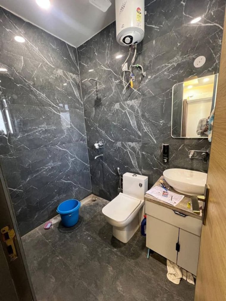 Bathroom, saket 1 Bedroom 500 Sq.Ft. Apartment In Saket Delhi 9767904