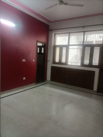 Room in 3 BHK Independent House at Sector 55 – for Rent