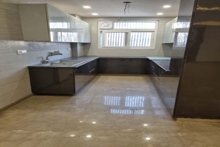 Living Room, paschimpuri 3 Bedroom 301 Sq.Yd. Builder Floor In Paschimpuri Delhi 9768079