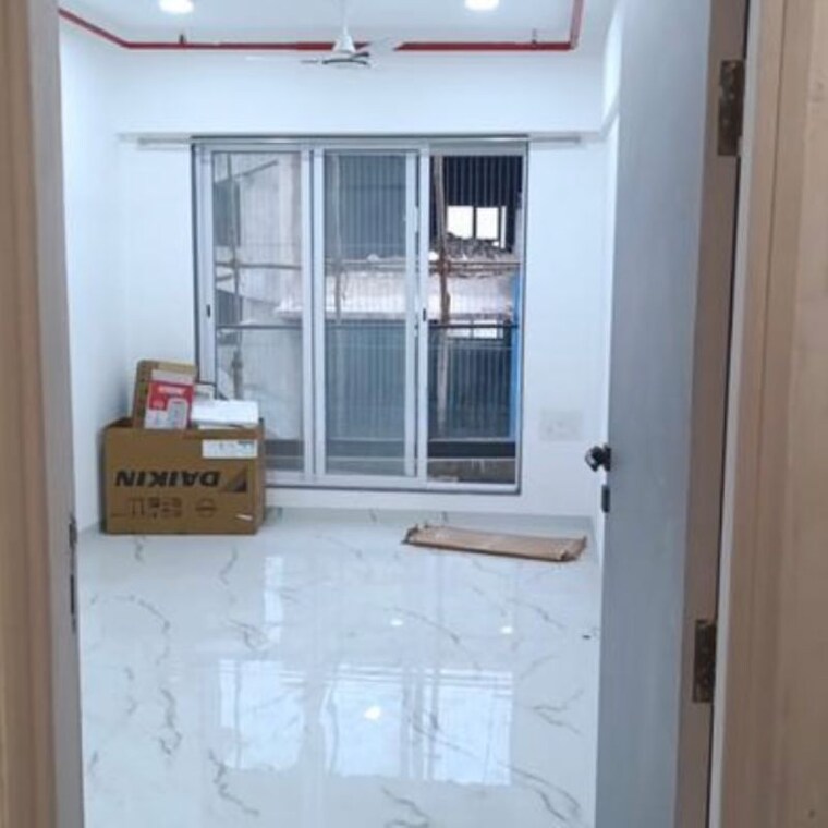 Room, malad west 1.5 Bedroom 520 Sq.Ft. Apartment In Malad West Mumbai 9768107