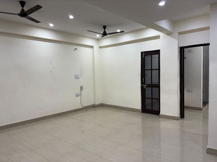 Room, sector 52 2 Bedroom 2050 Sq.Ft. Independent House In Sector 52 Noida 9768355