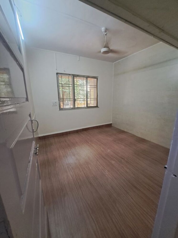 Room, kamla-nagar-chs 2 Bedroom 700 Sq.Ft. Apartment In Kandivali West Mumbai 9768362