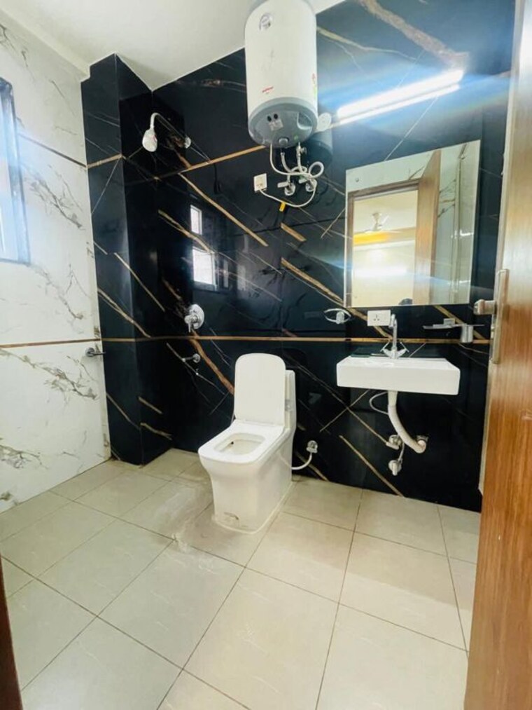 Bathroom, freedom fighters enclave 2 Bedroom 1000 Sq.Ft. Apartment In Freedom Fighters Enclave Delhi 9768427