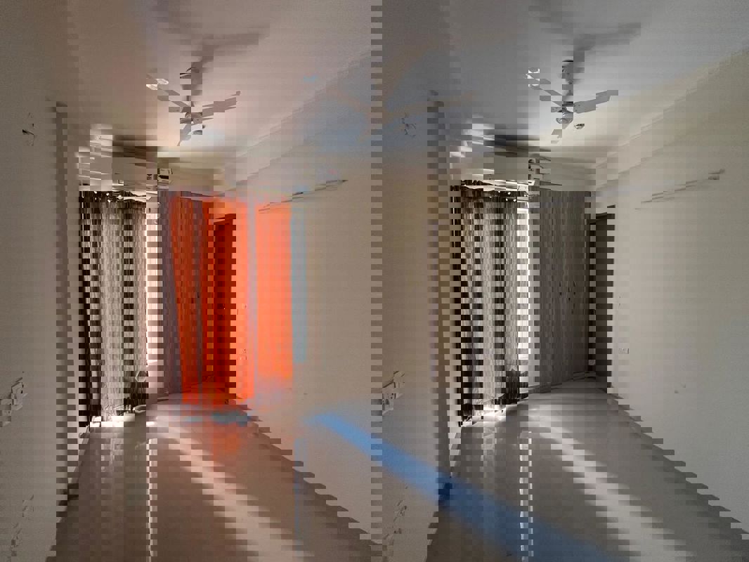 3 BHK + Servant Room Apartment For Rent in Pareena Micasa