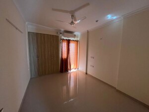Room in 3 BHK Apartment at Pareena Micasa, Sector 68 – for Rent