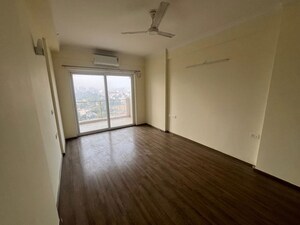 Room in 3 BHK Apartment at Pareena Micasa, Sector 68 – for Rent