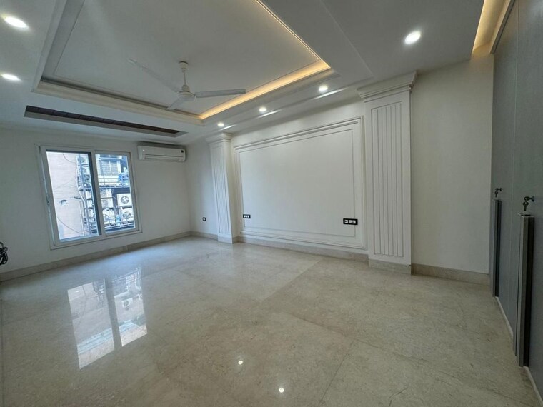 Room, rajinder nagar 4 Bedroom 500 Sq.Yd. Builder Floor In Rajinder Nagar Delhi 9768707
