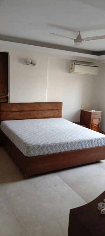 Bedroom in 3 BHK Apartment at Bandra West – for Rent