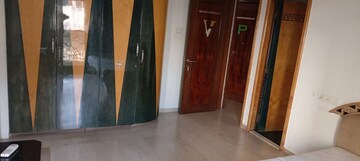 Furnished Amenities in 3 BHK Apartment at Bandra West – for Rent