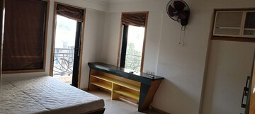 Furnished Amenities in 3 BHK Apartment at Bandra West – for Rent