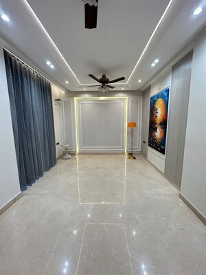 Building Lobby in 3 BHK Builder Floor at BPTP Green Oaks, Sector 70a – for Sale