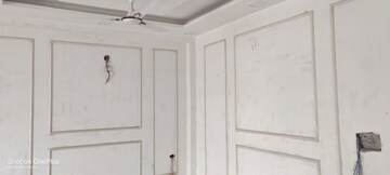 Building Lobby in 3 BHK Builder Floor at Green Fields Colony – for Sale