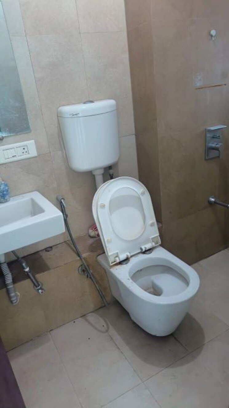 Bathroom, runwal-symphony 2 Bedroom 650 Sq.Ft. Apartment In Santacruz East Mumbai 9768928