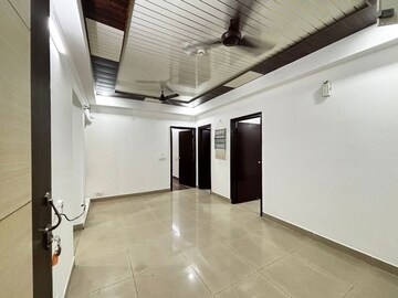 Room in 3 BHK Apartment at Prateek Stylome, Sector 45 – for Rent