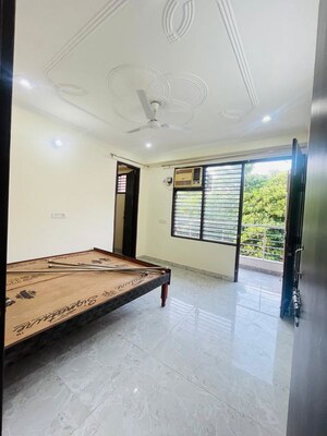 Room in 3 BHK Builder Floor at Sector 52 – for Rent