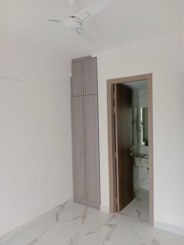 Room in 2.5 BHK Apartment at Smart World Gems, Sector 89 – for Sale