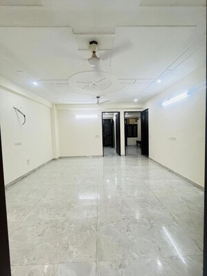 Room in 3 BHK Builder Floor at Sector 51 – for Rent