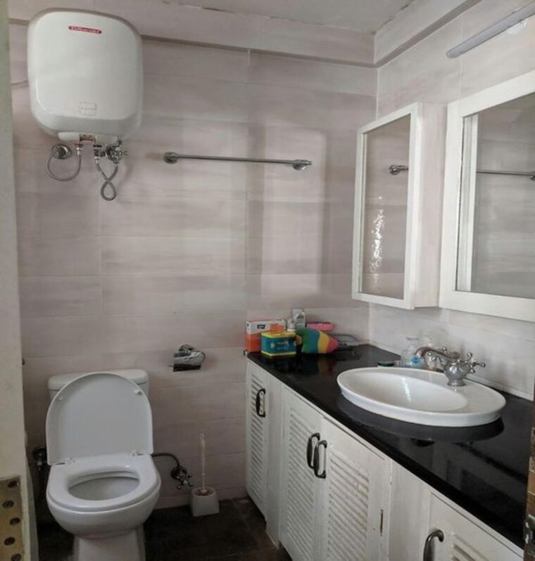 Bathroom, kavesar 1 Bedroom 58 Sq.Yd. Builder Floor In Kavesar Thane 9769236