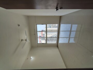 Room in 2 BHK Apartment at Lodha Amara Tower 23, Kolshet Road – for Rent