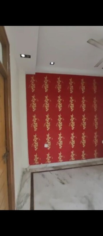 Bedroom in 3 BHK Builder Floor at Ahinsa Khand 2 – for Rent