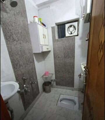 Bathroom in 1 BHK Builder Floor at Rohini Sector 9 – for Rent