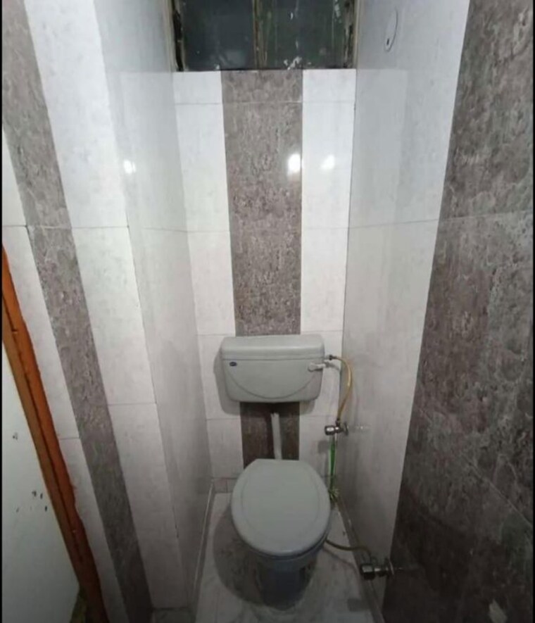 Bathroom, rohini sector 9 1 Bedroom 700 Sq.Ft. Builder Floor In Rohini Sector 9 Delhi 9769546