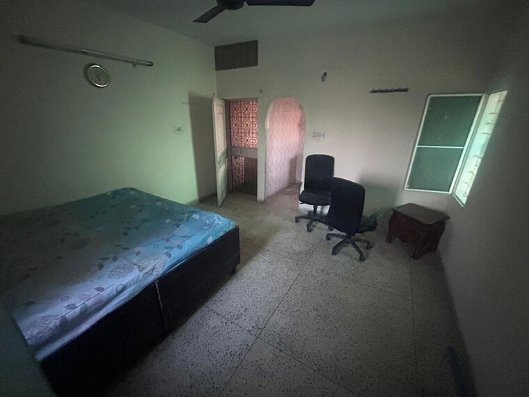 Bedroom, shalimar bagh 1 Bedroom 900 Sq.Ft. Builder Floor In Shalimar Bagh Delhi 9769574