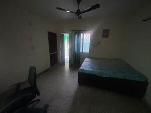 Room in 1 BHK Builder Floor at Shalimar Bagh – for Rent