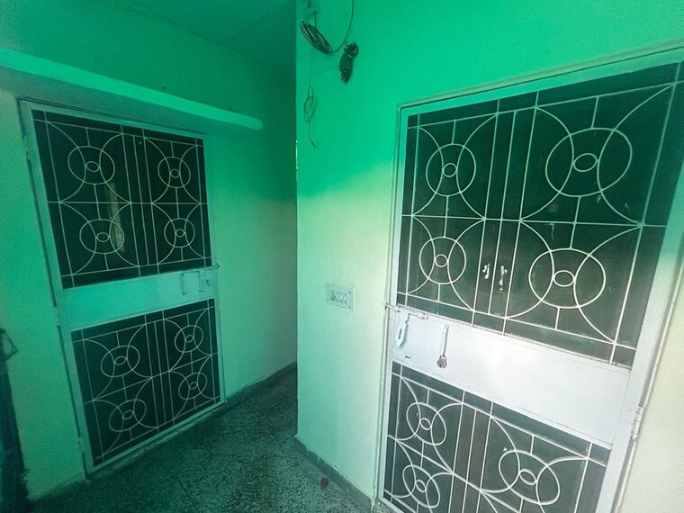 undefined, shalimar bagh 1 Bedroom 900 Sq.Ft. Builder Floor In Shalimar Bagh Delhi 9769574