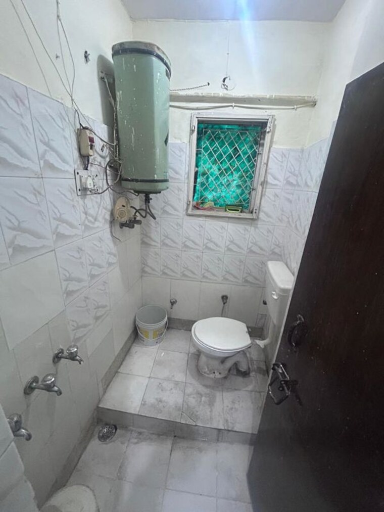 Other, shalimar bagh 1 Bedroom 900 Sq.Ft. Builder Floor In Shalimar Bagh Delhi 9769574