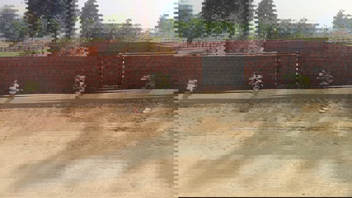 Plot For Sale in Sultanpur Road