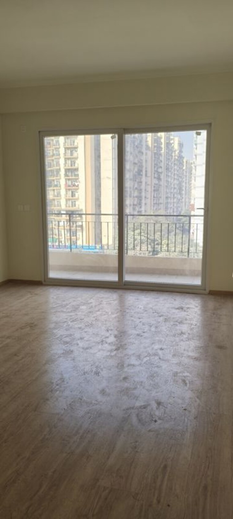 Room, amrapali-crystal-homes 3.5 Bedroom 1375 Sq.Ft. Apartment In Sector 76 Noida 9769698