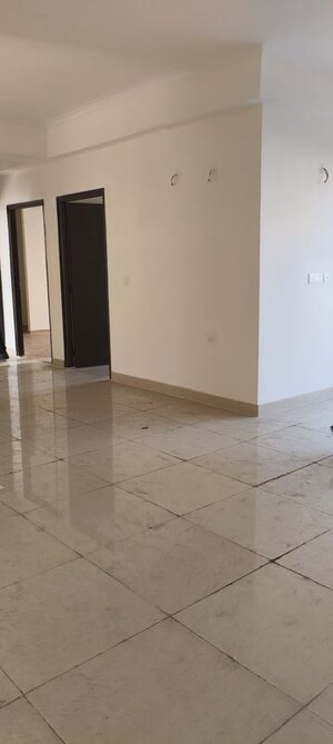 Room in 3.5 BHK Apartment at Amrapali Crystal Homes, Sector 76 – for Rent