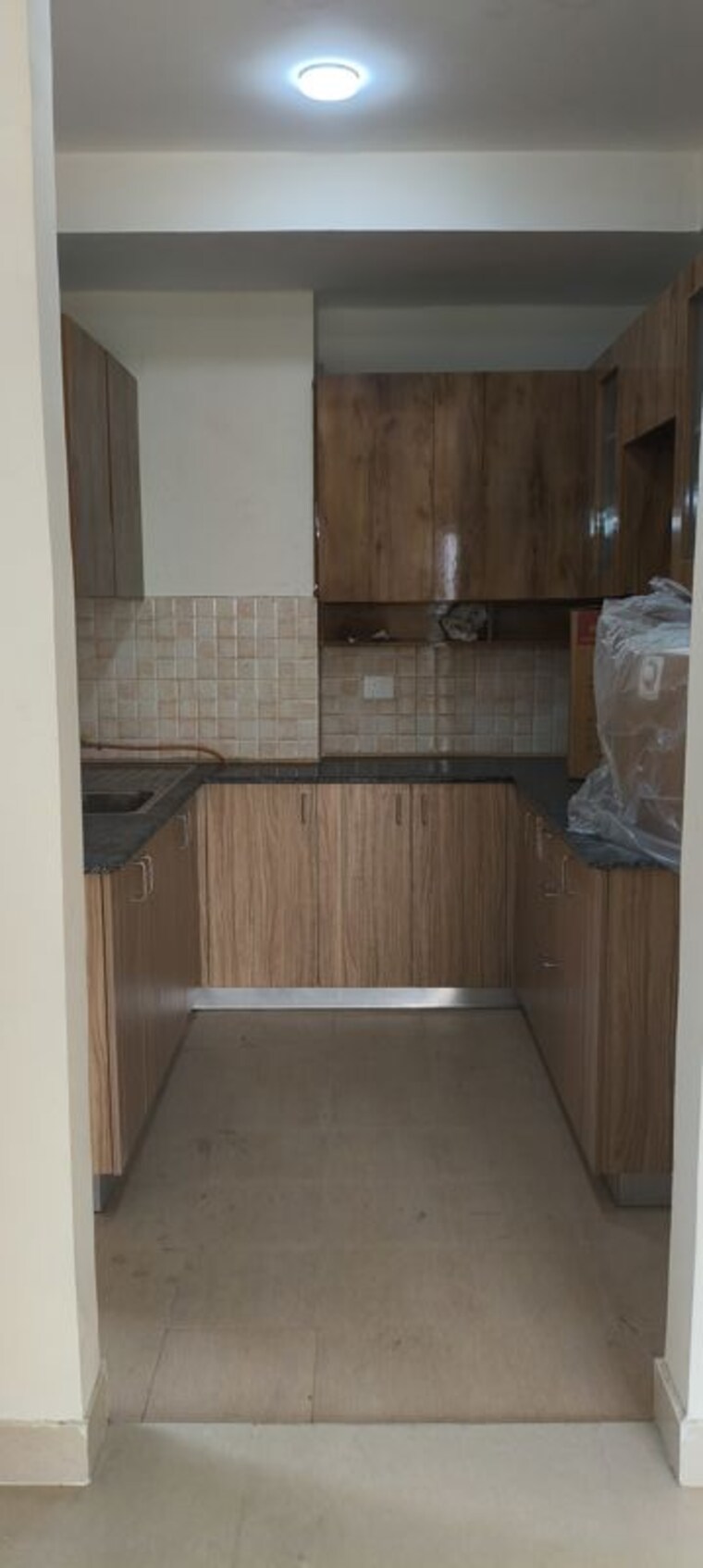 Kitchen, amrapali-crystal-homes 3.5 Bedroom 1375 Sq.Ft. Apartment In Sector 76 Noida 9769698