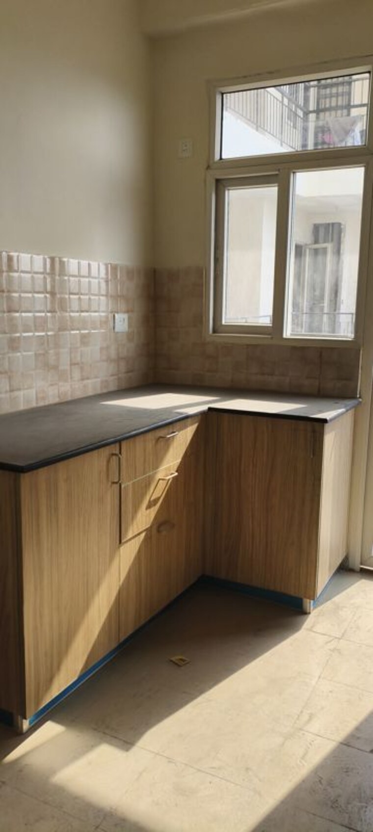 Kitchen, amrapali-crystal-homes 3.5 Bedroom 1375 Sq.Ft. Apartment In Sector 76 Noida 9769698