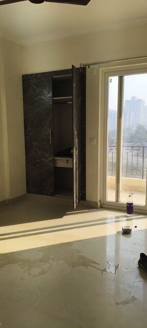 3.5 BHK Apartment For Rent in Amrapali Crystal Homes, Sector 76