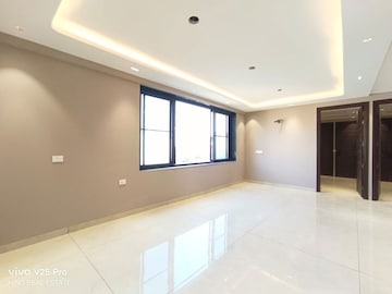 Room in 5 BHK Builder Floor at Sector 4 – for Sale