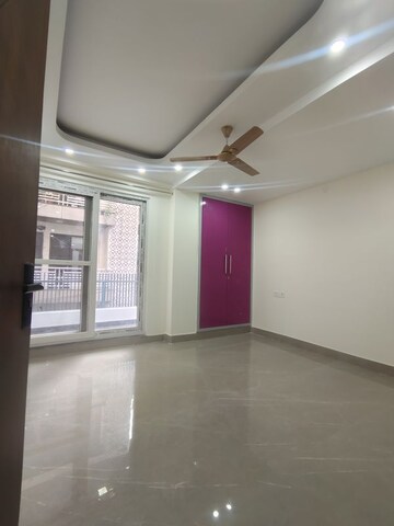 Room in 3 BHK Builder Floor at Palm Residency Chhatarpur, Chattarpur – for Rent