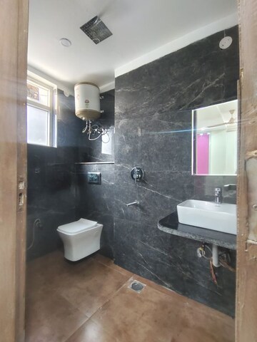 Bathroom in 3 BHK Builder Floor at Palm Residency Chhatarpur, Chattarpur – for Rent