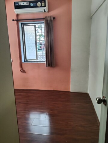 Room in 1 BHK Apartment at Veena Nagar CHS, Mulund West – for Rent