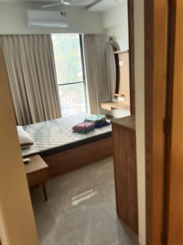 Bedroom in 2 BHK Apartment at Khar West – for Rent