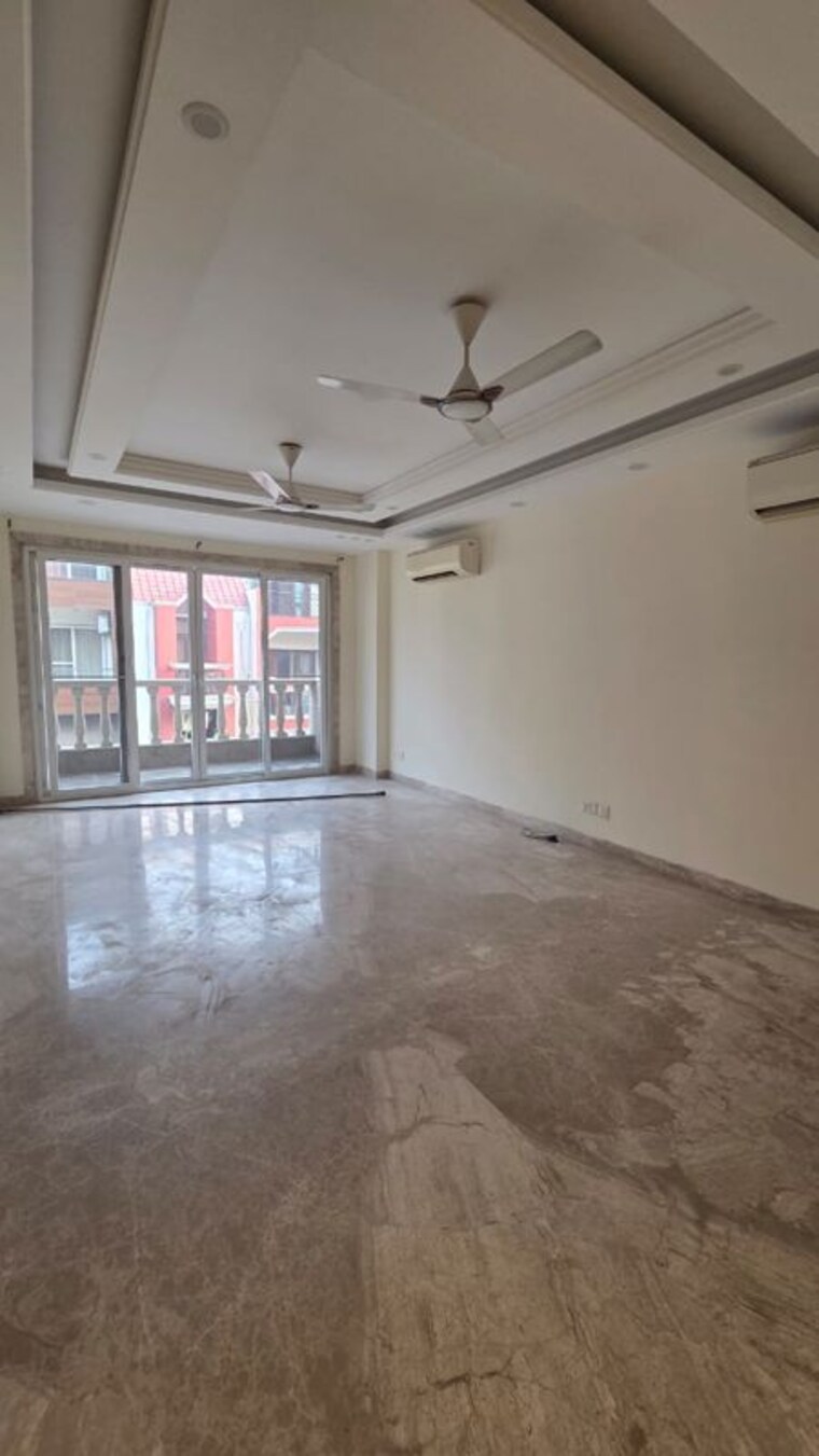 Room, greater kailash i 3 Bedroom 208 Sq.Ft. Builder Floor In Greater Kailash I Delhi 9770000