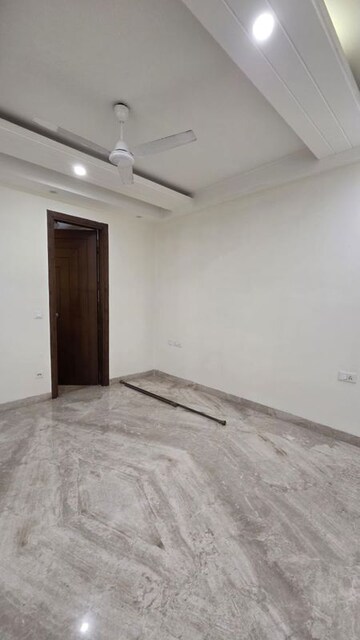 Room in 3 BHK Builder Floor at Greater Kailash I – for Rent