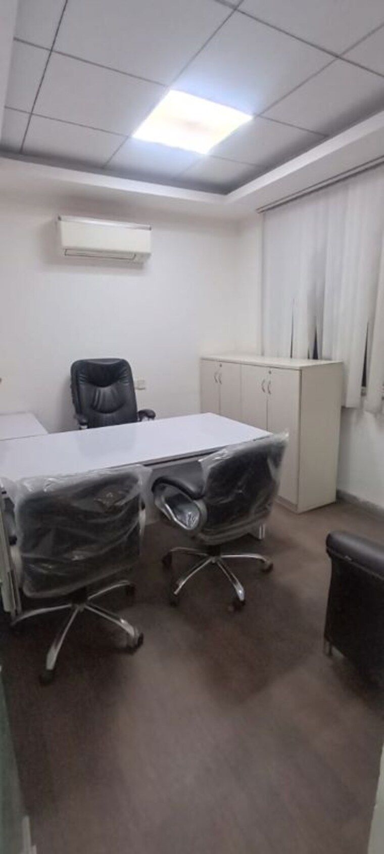 Team Area, sector 63 Commercial Office Space 1000 Sq.Ft. In Sector 63 Noida 9770005