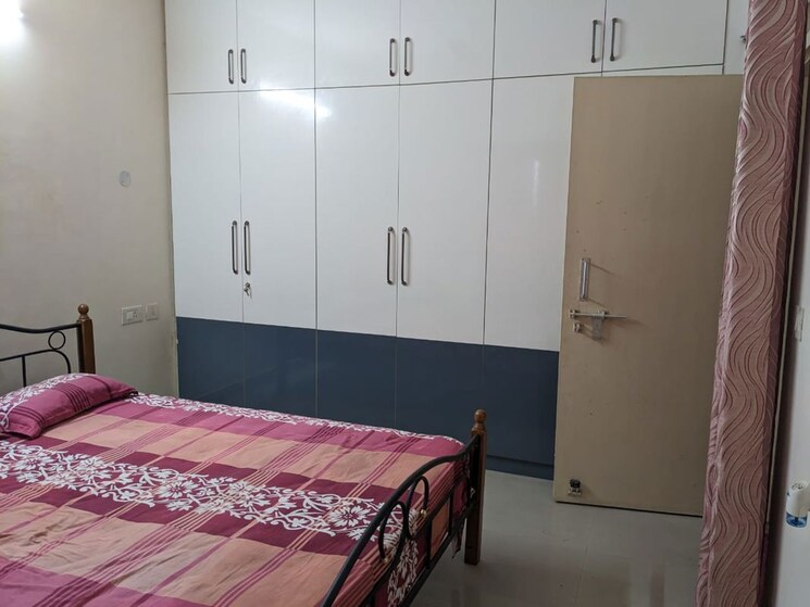 Room, gomti nagar Pg For Boys & Girls In Gomti Nagar 9770011
