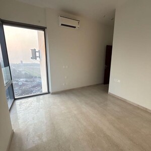 Room in 3 BHK Apartment at Piramal Mahalaxmi, Arthur rd – for Rent